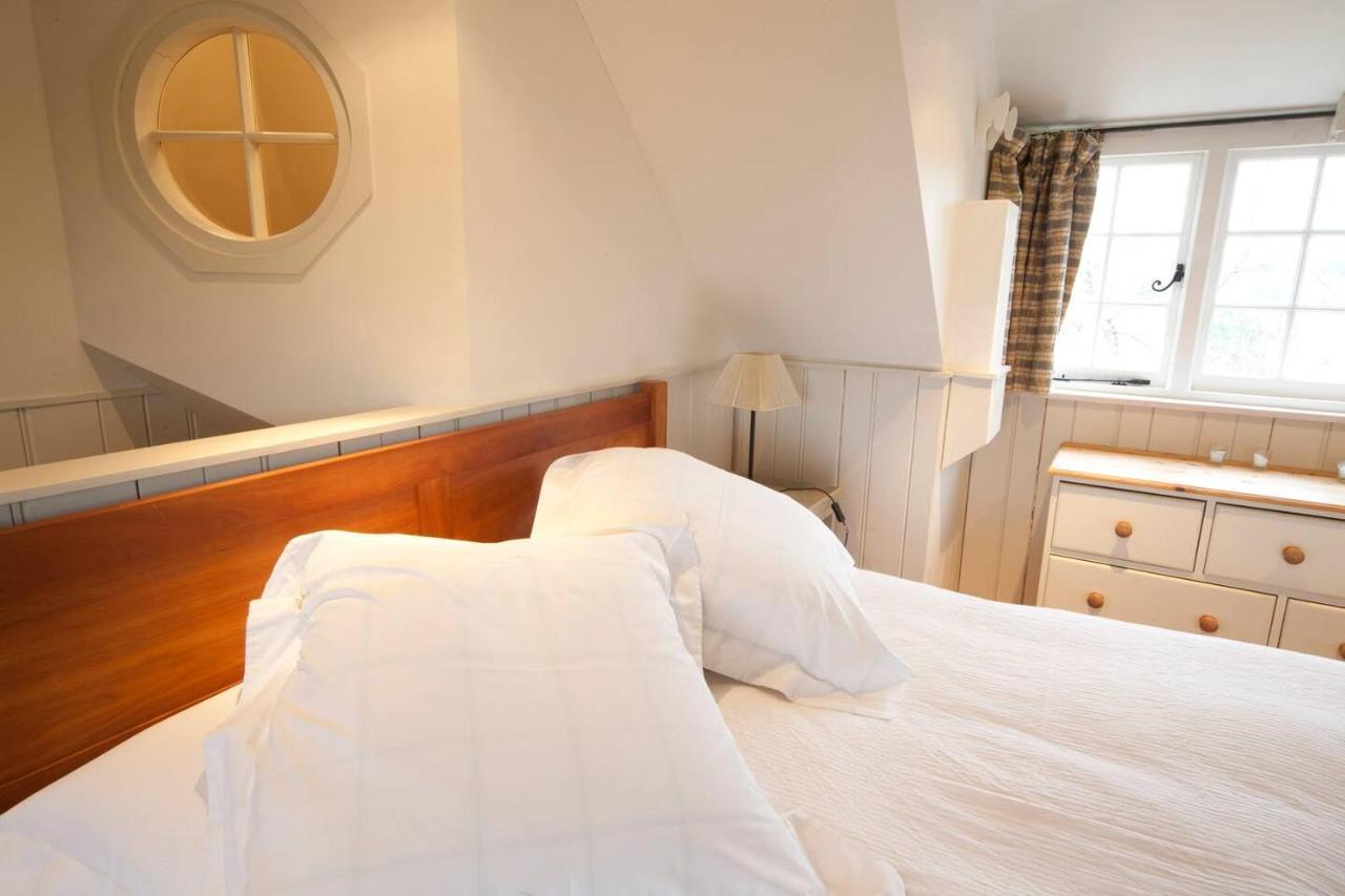 The Lodge: Adorable, Romantic Thatched Cottage เฟรชวอเตอร์ ภายนอก รูปภาพ